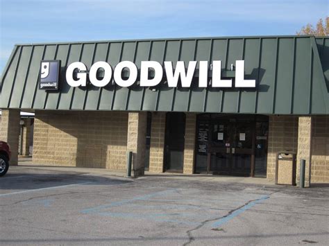 Goodwill fort wayne - Goodwill in Fort Wayne, IN 46805. Advertisement. Spy Run Ave & E State Blvd Fort Wayne, Indiana 46805. Get Directions > 3.6 based on 100 votes. Hours. Hours may fluctuate. For detailed hours of operation, please contact the store directly. Advertisement. Store Location on Map. View Map Use Map Navigation.